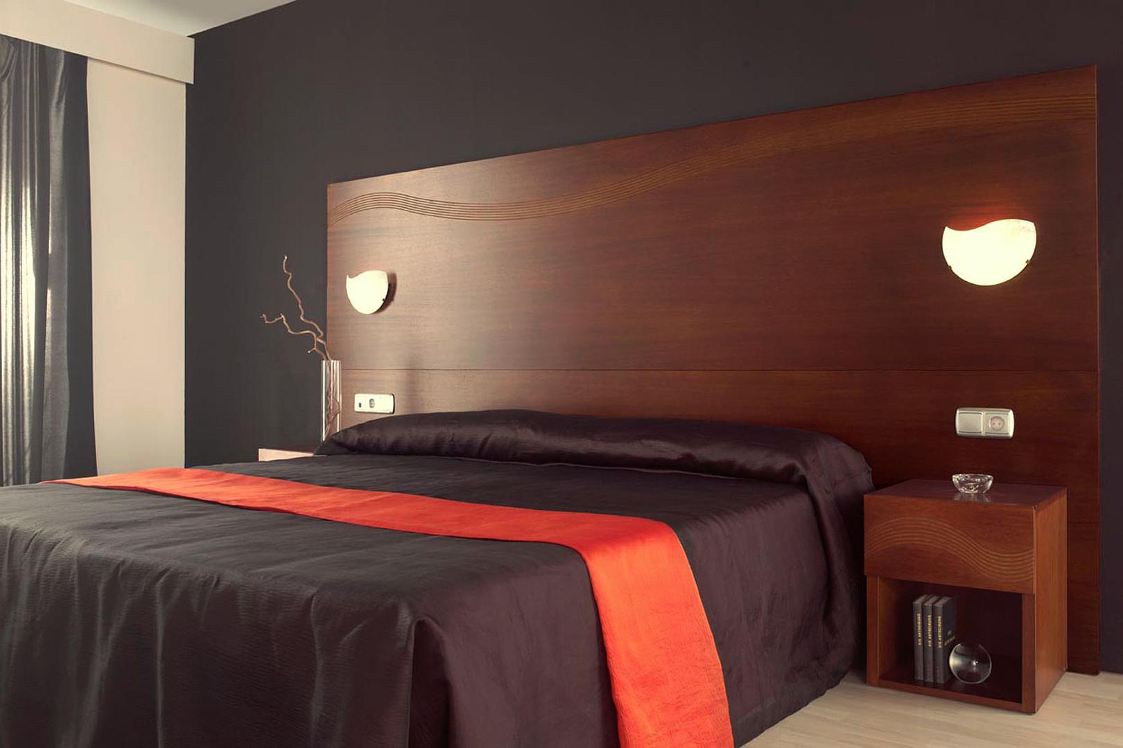 Camera de hotel - Pat pentru doua persoane