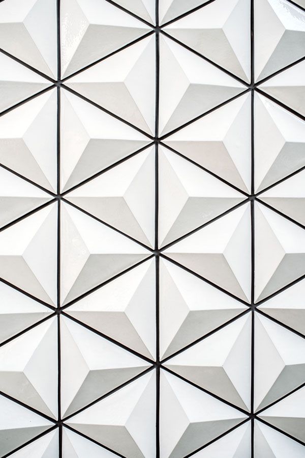 luxartim.ro-3 beautiful-minimalist-triangle-shape-wall-backgroun-3P5XH9T
